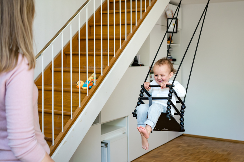 Homestory Familienshooting mit Mutter und zwei Kleinkindern